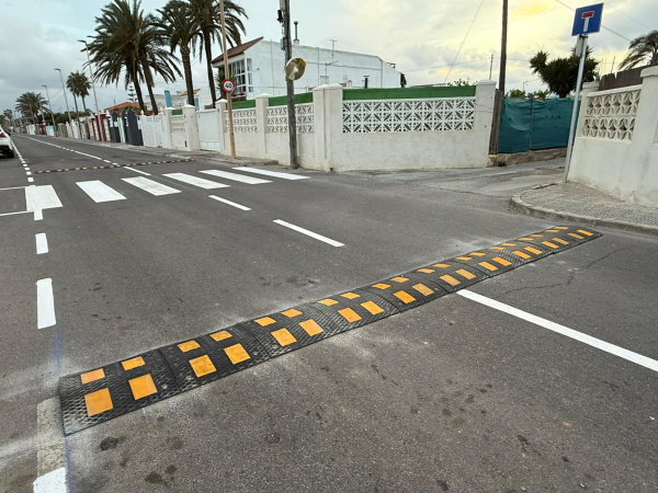 Burriana instala badenes en el Cam� Serratella para mejorar la seguridad vial