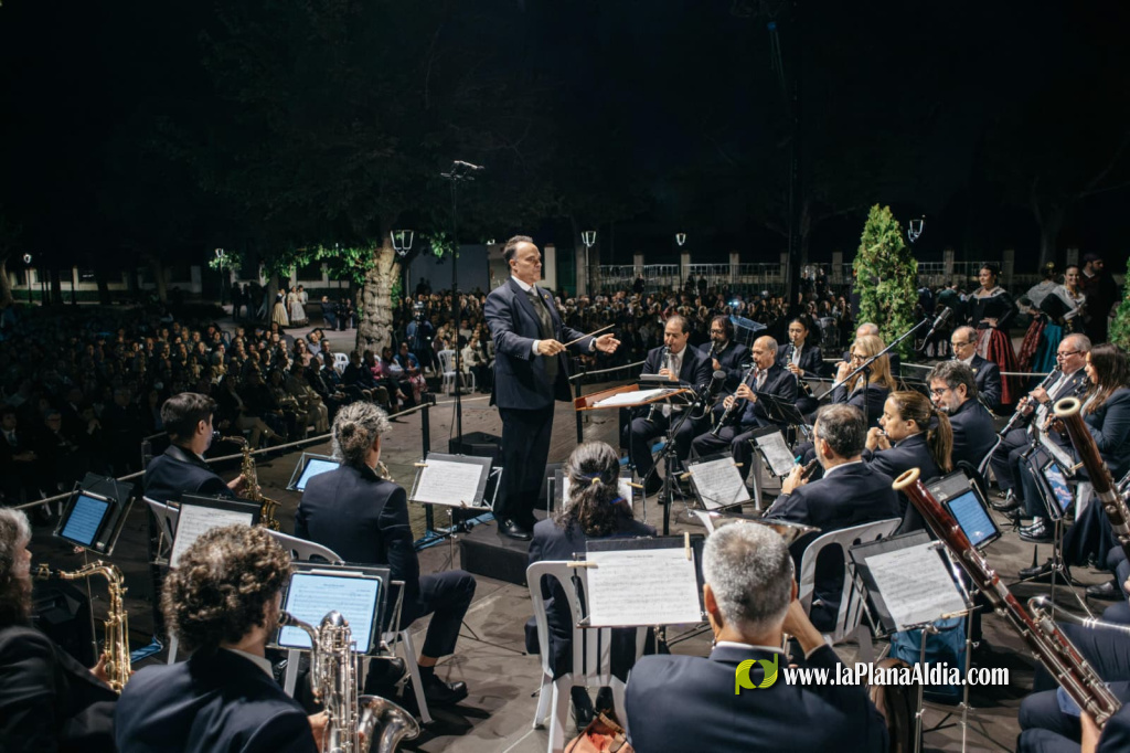 Castell� rende homenatge a la seua Patrona amb la tradicional serenata dedicada a la Mare de D�u del Lled�