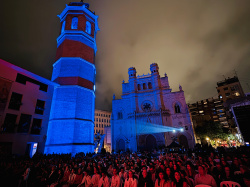 Castell� s'endinsa amb la Festa de la Rosa en una nit que uneix tradici� i m�sica, ensal�ant la figura de la dona castellonenca