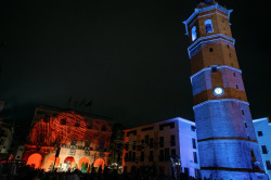 Castell� s'endinsa amb la Festa de la Rosa en una nit que uneix tradici� i m�sica, ensal�ant la figura de la dona castellonenca
