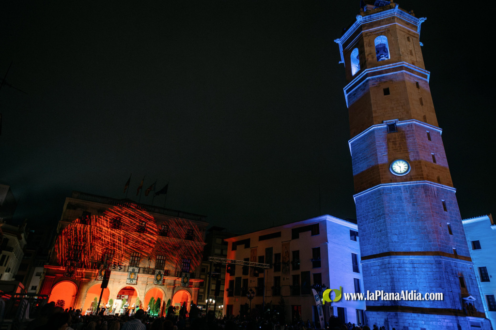 Castell� s'endinsa amb la Festa de la Rosa en una nit que uneix tradici� i m�sica, ensal�ant la figura de la dona castellonenca
