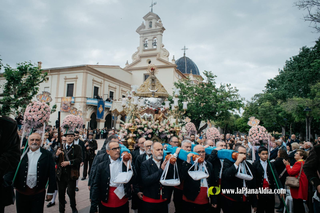 La process� general posa el broquet d'or a la Mare de D�u del Lled� a Castell�