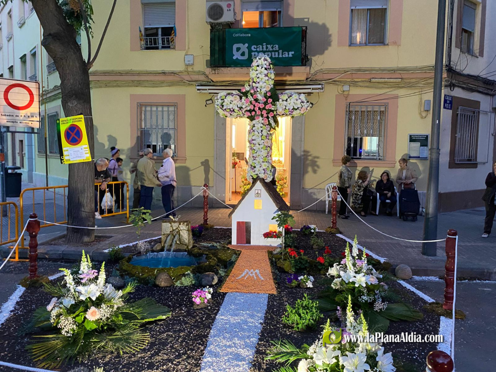 Valencia reparte premios en el Concurso de las Cruces de Mayo 2026