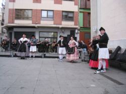 Borriana en Dansa va reviure la novena edici� amb una desfilada de folklore i tradici�