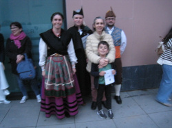 Borriana en Dansa va reviure la novena edici� amb una desfilada de folklore i tradici�