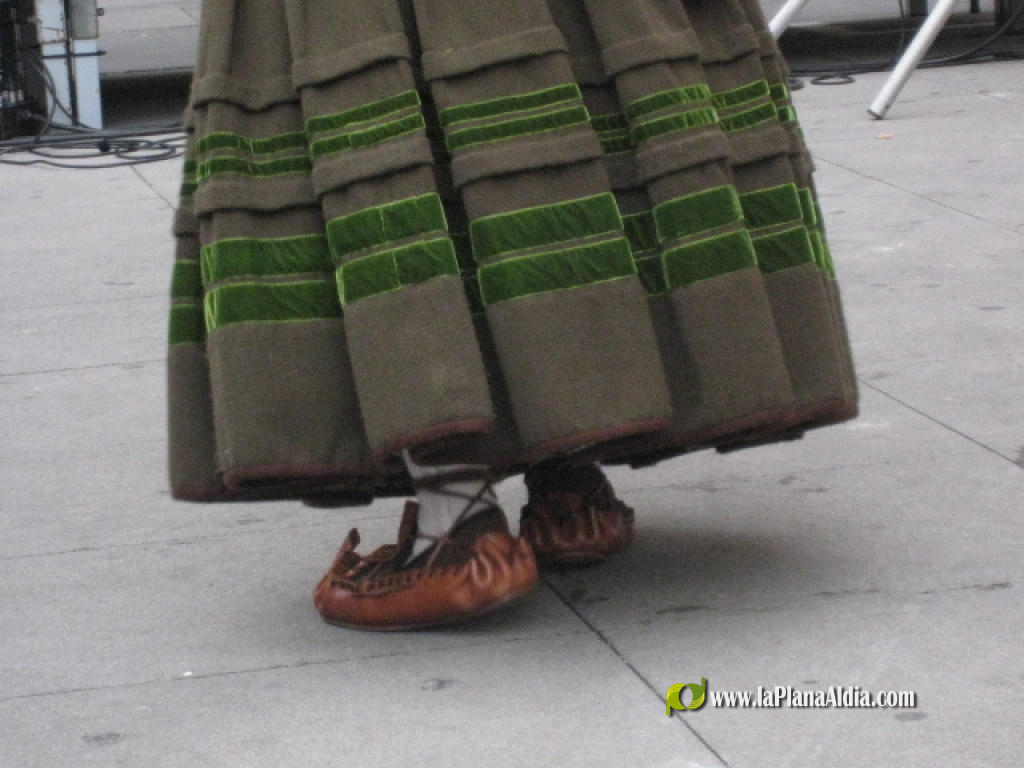 Borriana en Dansa va reviure la novena edici� amb una desfilada de folklore i tradici�