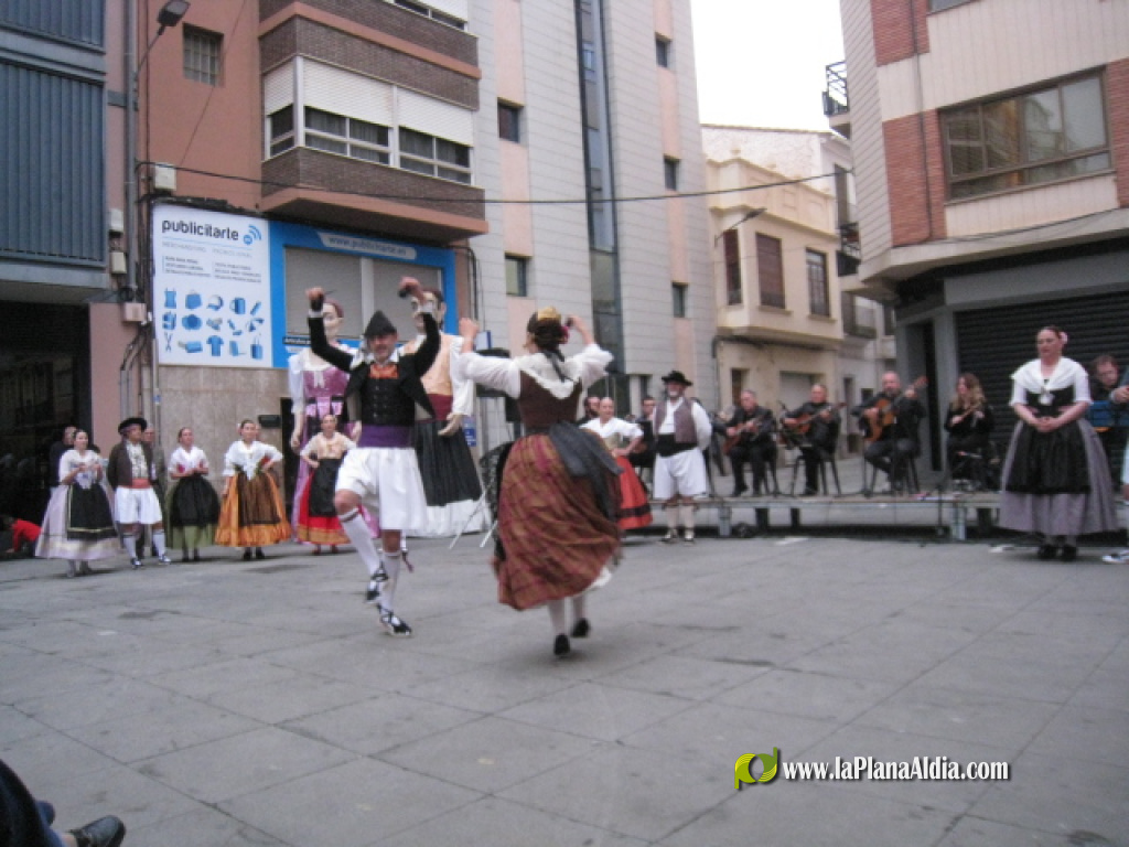 Borriana en Dansa va reviure la novena edici� amb una desfilada de folklore i tradici�