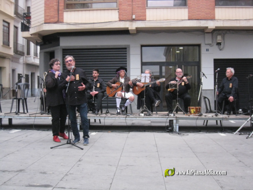 Borriana en Dansa va reviure la novena edici� amb una desfilada de folklore i tradici�