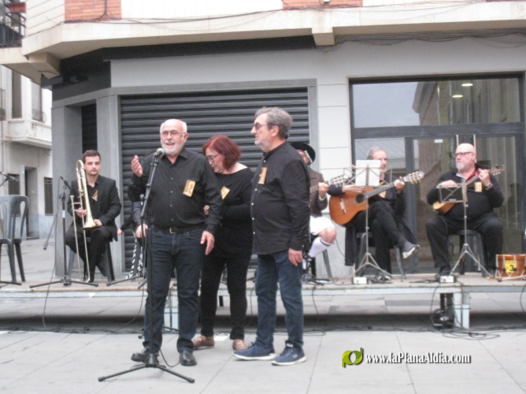 Borriana en Dansa va reviure la novena edici� amb una desfilada de folklore i tradici�