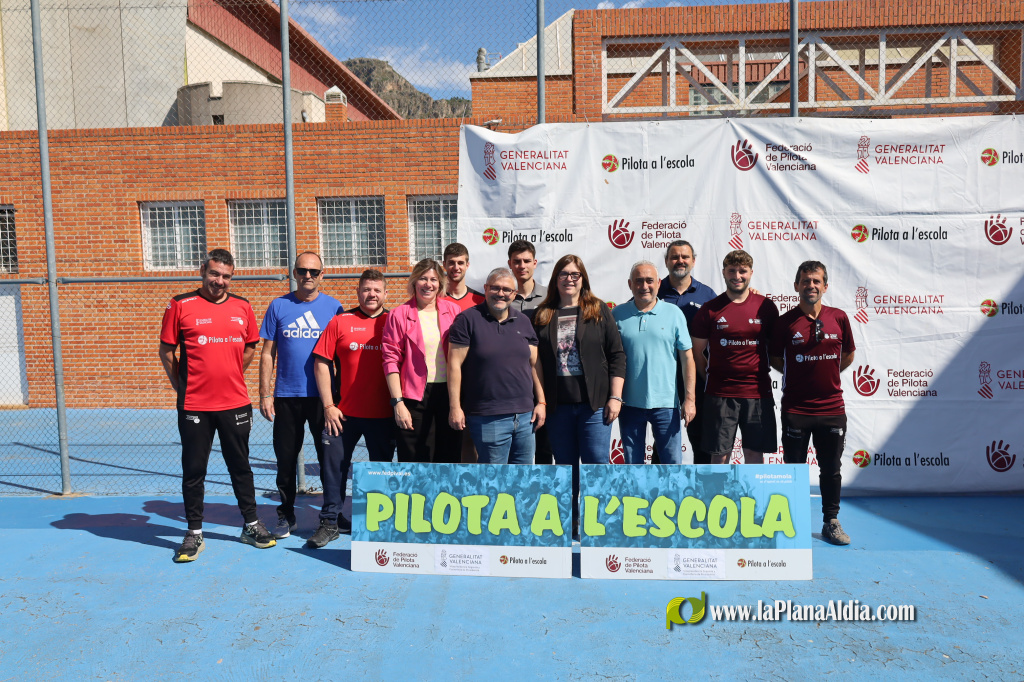 350 alumnes participen en la Trobada de Pilota Escolar a Tavernes de la Valldigna