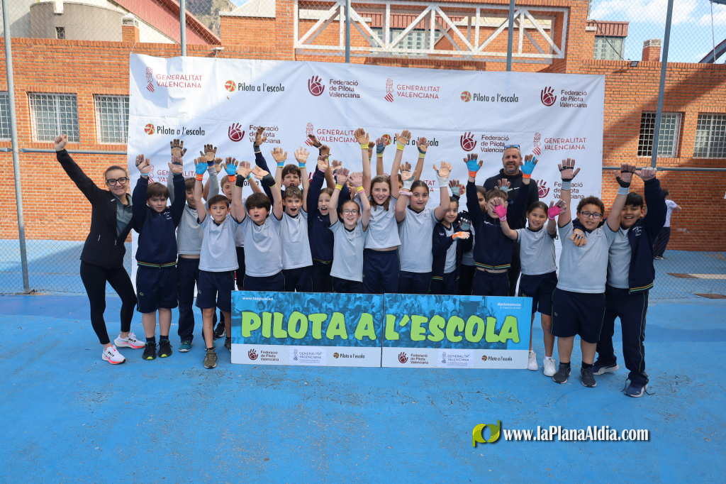 350 alumnes participen en la Trobada de Pilota Escolar a Tavernes de la Valldigna