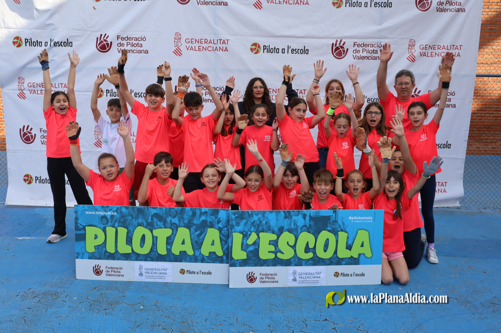 350 alumnes participen en la Trobada de Pilota Escolar a Tavernes de la Valldigna