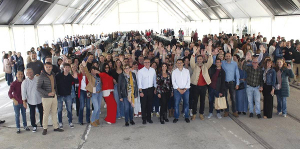 PortCastell� celebra sus tradicionales paellas con su comunidad portuaria