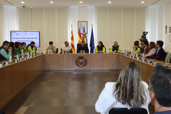Vila-real reconoce al Club Tritons por su t�tulo absoluto masculino en el Campeonato de Espa�a de Nataci�n
