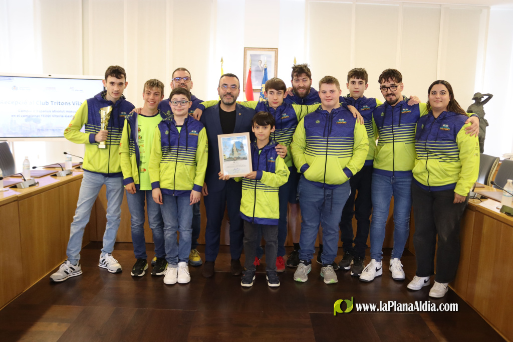 Vila-real reconeix al Club Tritons el seu t�tol absolut mascul� en el Campionat d'Espanya de Nataci�