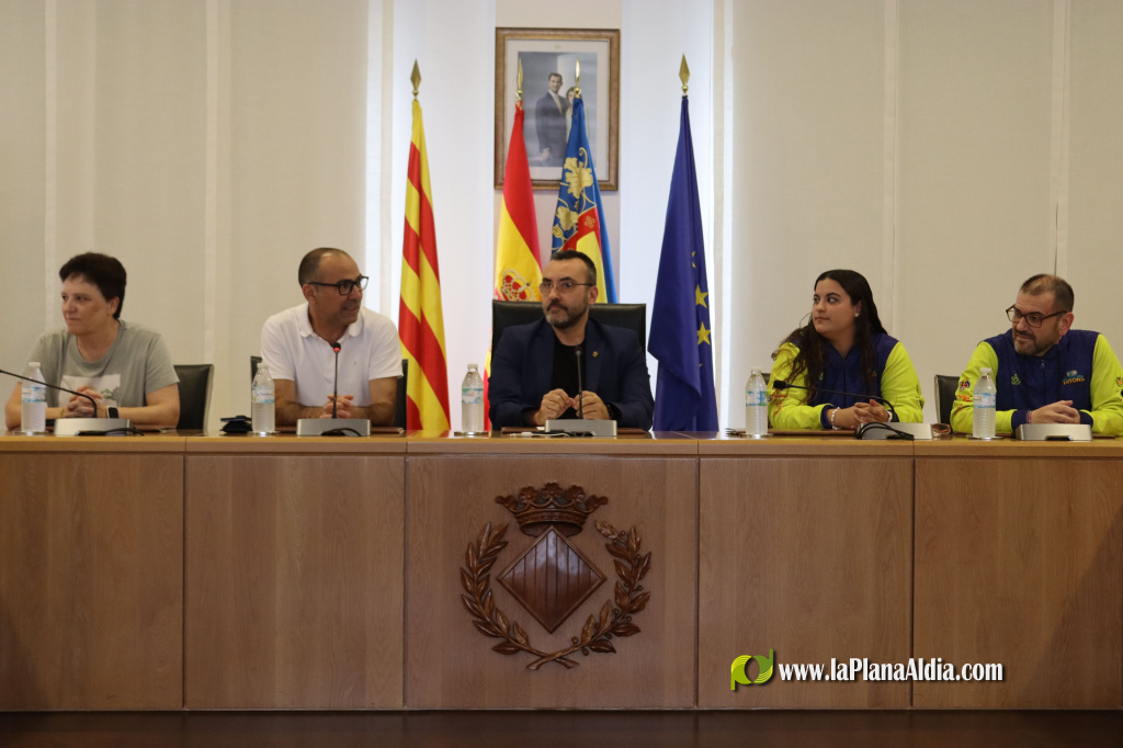 Vila-real reconeix al Club Tritons el seu t�tol absolut mascul� en el Campionat d'Espanya de Nataci�