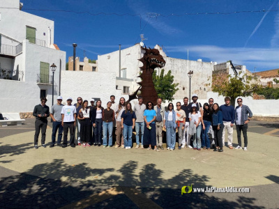 Los proyectos cer�micos 'Una rosa para Sant Jordi' y 'Mirar desde la plaza' se alzan como ganadores de la novena edici�n del CRU[E]