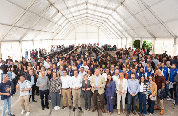 M�s de 600 profesionales se citan en PortCastell� para las tradicionales paellas de la comunidad portuaria