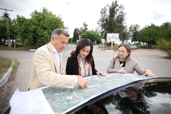 La directora general de Proyectos Estratégicos de la Generalitat visita Burriana para valorar 1,5 millones de metros cuadrados de suelo industrial