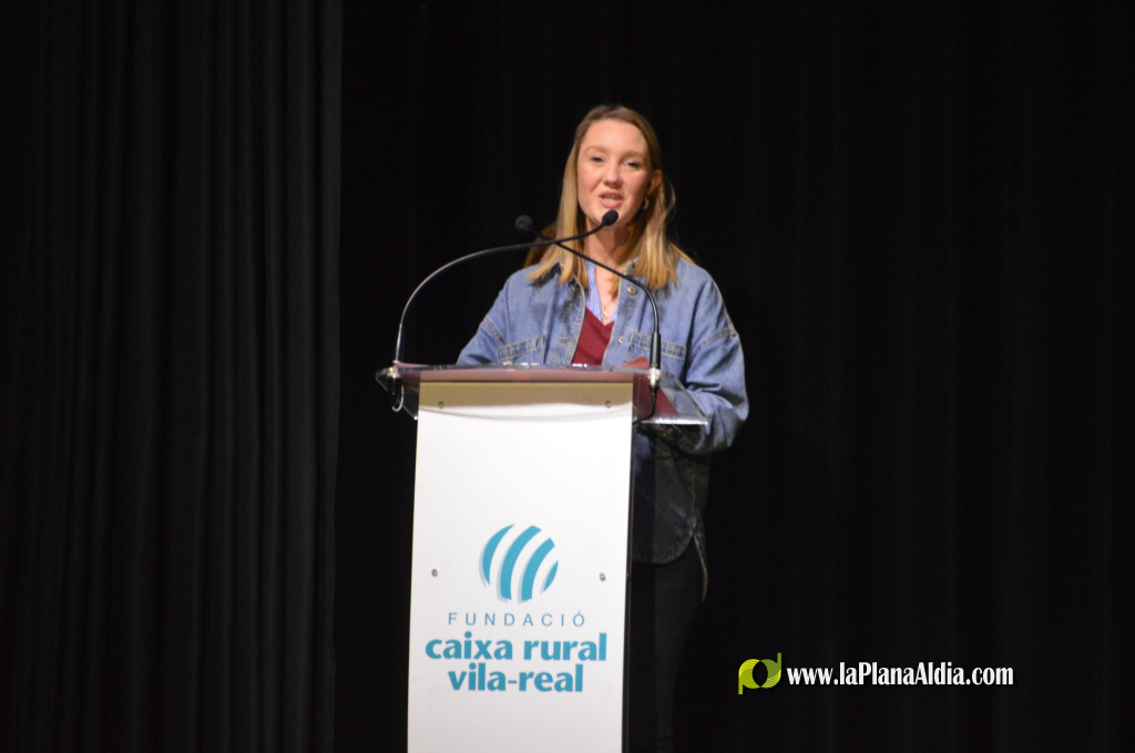 Cerca d'1.000 alumnes de 5� de Prim�ria i 2n d'ESO de Vila-real van participar en la entrega de premis del 5� Certamen Literari de la Delegaci� de Vila-real de l'Associaci� Castell� Contra el C�ncer, amb la participaci� de 14 aules de Prim�ria i 27 de Sec