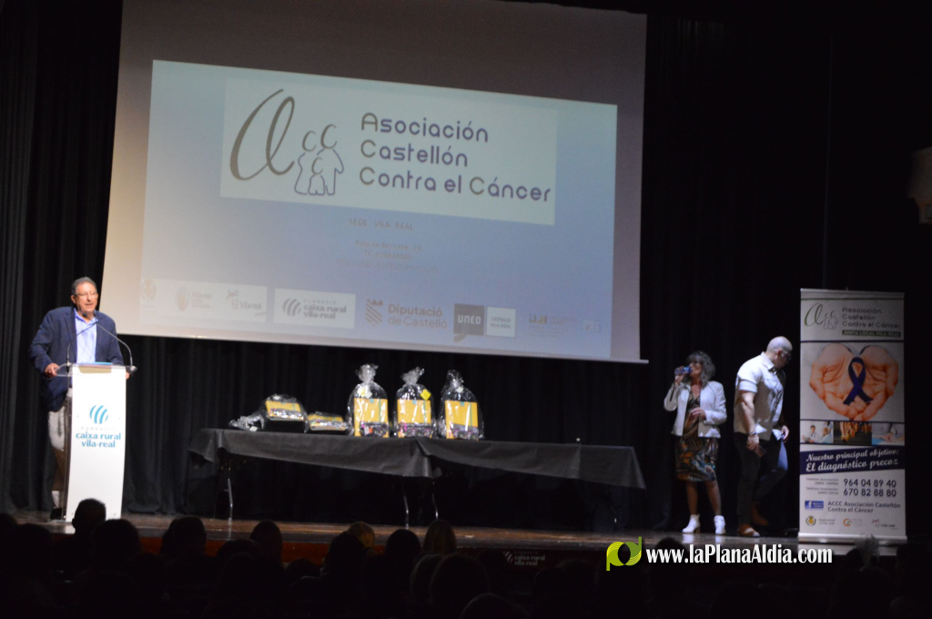 Cerca d'1.000 alumnes de 5� de Prim�ria i 2n d'ESO de Vila-real van participar en la entrega de premis del 5� Certamen Literari de la Delegaci� de Vila-real de l'Associaci� Castell� Contra el C�ncer, amb la participaci� de 14 aules de Prim�ria i 27 de Sec
