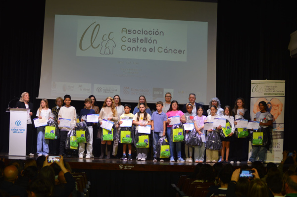 Cerca de 1.000 alumnos participan en la entrega de premios del 5.� Certamen Literario en Vila-real; tres ganadores avanzar�n a la final provincial en l'Alcora