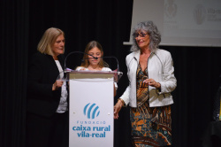 Cerca d'1.000 alumnes de 5� de Prim�ria i 2n d'ESO de Vila-real van participar en la entrega de premis del 5� Certamen Literari de la Delegaci� de Vila-real de l'Associaci� Castell� Contra el C�ncer, amb la participaci� de 14 aules de Prim�ria i 27 de Sec