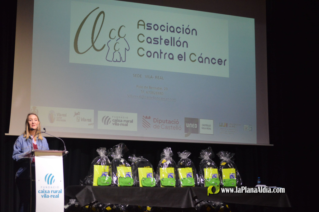 Cerca d'1.000 alumnes de 5� de Prim�ria i 2n d'ESO de Vila-real van participar en la entrega de premis del 5� Certamen Literari de la Delegaci� de Vila-real de l'Associaci� Castell� Contra el C�ncer, amb la participaci� de 14 aules de Prim�ria i 27 de Sec