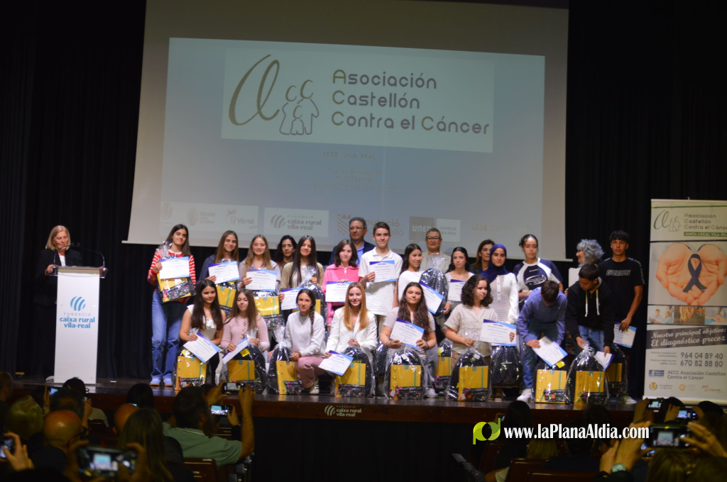 Cerca d'1.000 alumnes de 5� de Prim�ria i 2n d'ESO de Vila-real van participar en la entrega de premis del 5� Certamen Literari de la Delegaci� de Vila-real de l'Associaci� Castell� Contra el C�ncer, amb la participaci� de 14 aules de Prim�ria i 27 de Sec