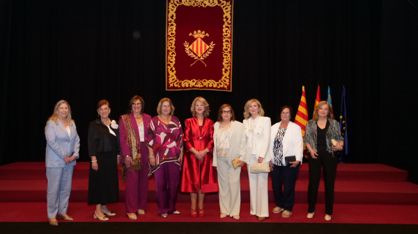 Vila-real honra a las cortes de honor de 1976 y 2001 en un emotivo acto en el Auditori Municipal