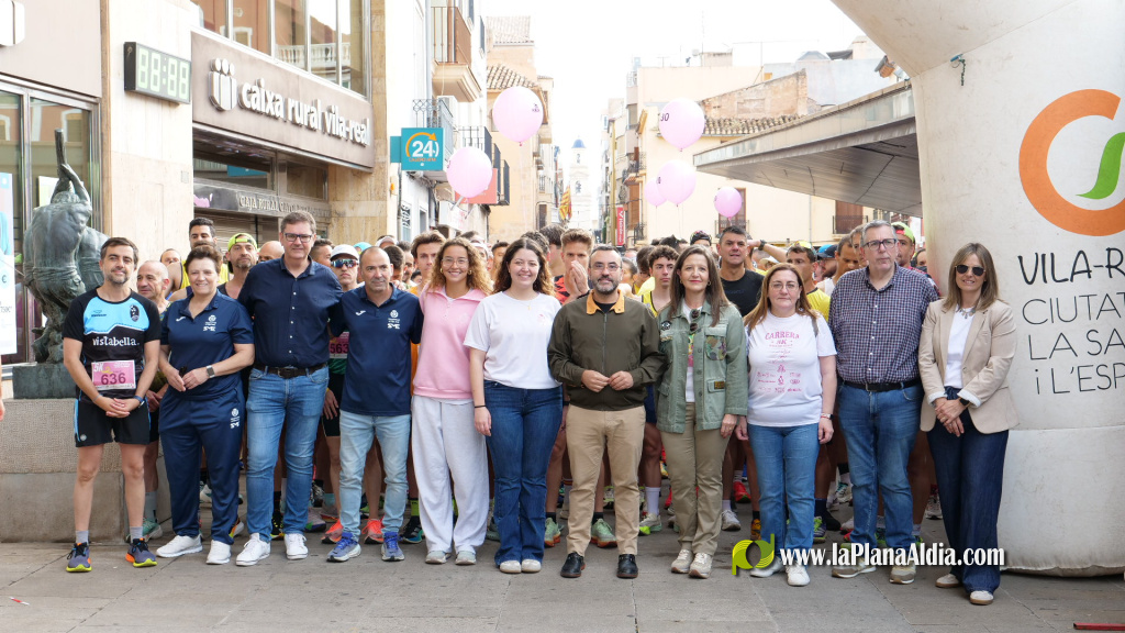 La 5K Rosarieres, inclosa en el Circuit de Curses Populars de Vila-real, organitzada pel Servei Municipal d'Esports (SME), va reunir m�s de 700 inscrits; guanyen Carlos Folch Bord�s i Rosa Peguero Cadaval