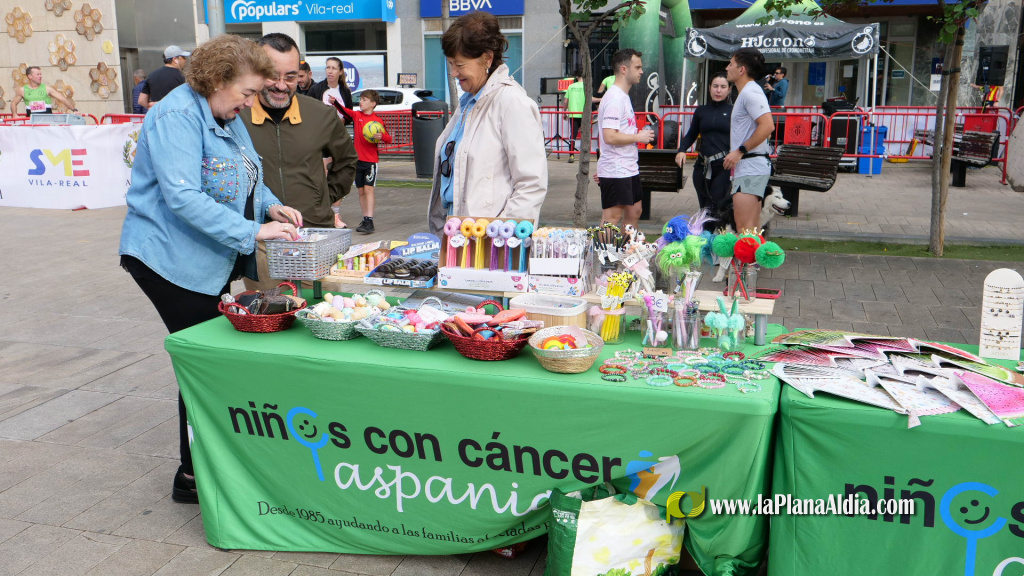 La 5K Rosarieres, inclosa en el Circuit de Curses Populars de Vila-real, organitzada pel Servei Municipal d'Esports (SME), va reunir m�s de 700 inscrits; guanyen Carlos Folch Bord�s i Rosa Peguero Cadaval