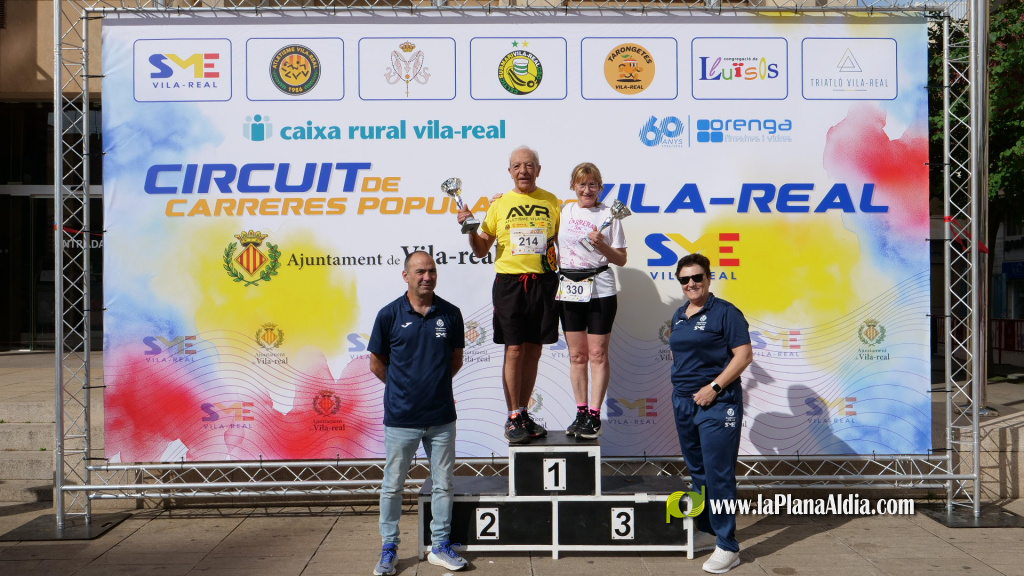 La 5K Rosarieres, inclosa en el Circuit de Curses Populars de Vila-real, organitzada pel Servei Municipal d'Esports (SME), va reunir m�s de 700 inscrits; guanyen Carlos Folch Bord�s i Rosa Peguero Cadaval