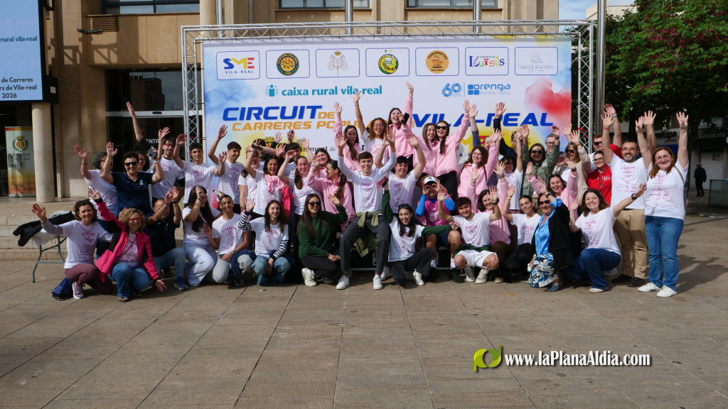 La 5K Rosarieres, inclosa en el Circuit de Curses Populars de Vila-real, organitzada pel Servei Municipal d'Esports (SME), va reunir m�s de 700 inscrits; guanyen Carlos Folch Bord�s i Rosa Peguero Cadaval