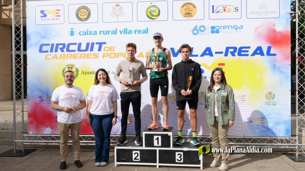 La 5K Rosarieres, inclosa en el Circuit de Curses Populars de Vila-real, organitzada pel Servei Municipal d'Esports (SME), va reunir m�s de 700 inscrits; guanyen Carlos Folch Bord�s i Rosa Peguero Cadaval