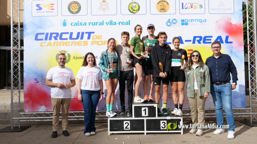 La 5K Rosarieres, inclosa en el Circuit de Curses Populars de Vila-real, organitzada pel Servei Municipal d'Esports (SME), va reunir m�s de 700 inscrits; guanyen Carlos Folch Bord�s i Rosa Peguero Cadaval