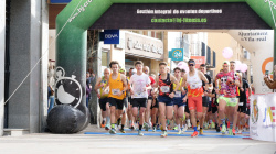 La 5K Rosarieres, inclosa en el Circuit de Curses Populars de Vila-real, organitzada pel Servei Municipal d'Esports (SME), va reunir m�s de 700 inscrits; guanyen Carlos Folch Bord�s i Rosa Peguero Cadaval