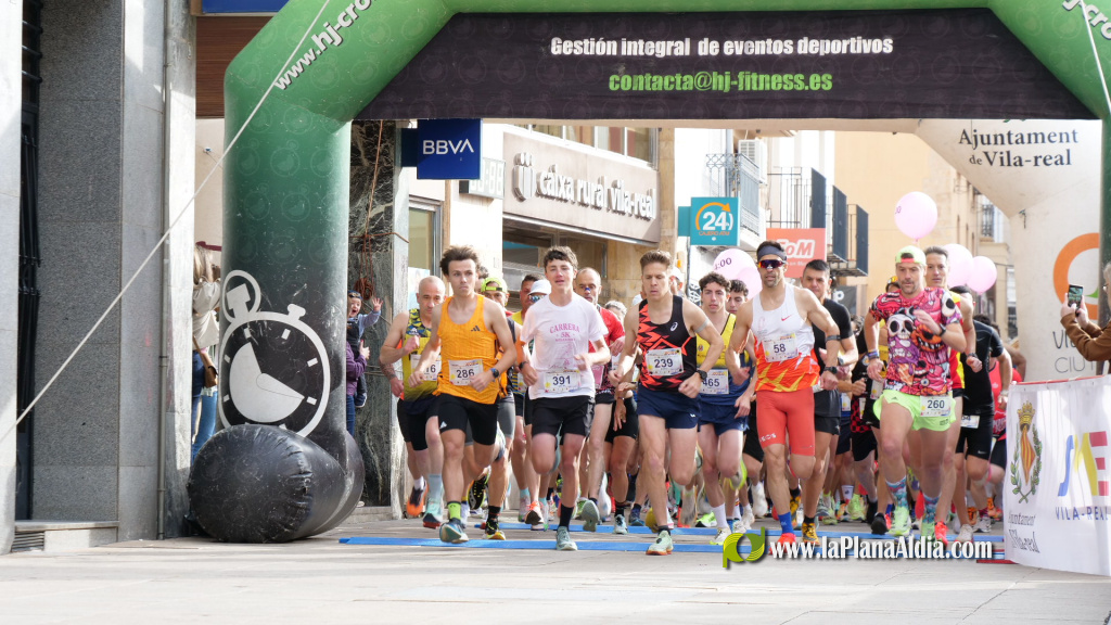 La 5K Rosarieres, inclosa en el Circuit de Curses Populars de Vila-real, organitzada pel Servei Municipal d'Esports (SME), va reunir m�s de 700 inscrits; guanyen Carlos Folch Bord�s i Rosa Peguero Cadaval