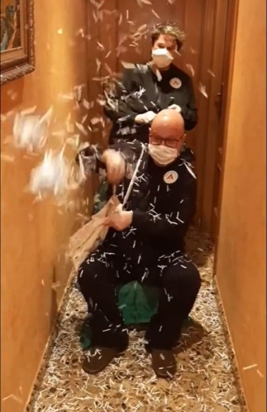 Quique Masó estrena Enredados 3.0, su primera obra teatral, tras hacerse viral durante la pandemia