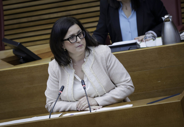 Nieves Martínez exige explicaciones y denuncia la degradación política por la presunta falsificación de título de José María Ángel