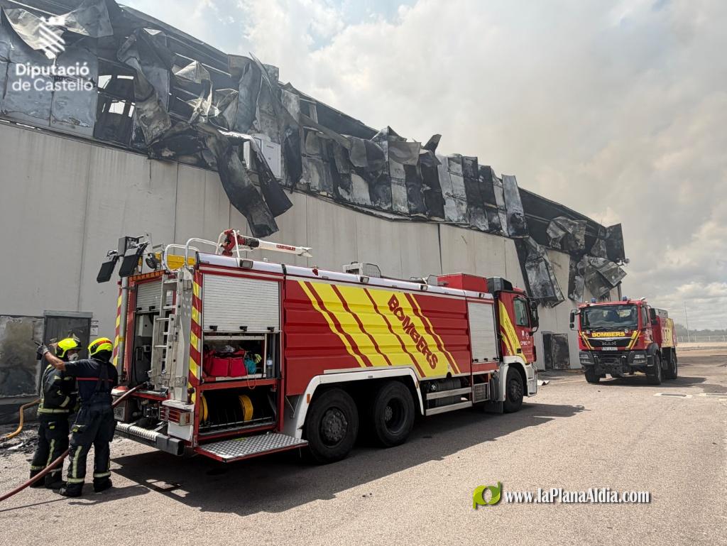 L'incendi continua actiu en una empresa de processament d'ametlla a la Vall d'Alba, Castell?
