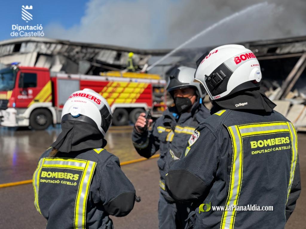 L'incendi continua actiu en una empresa de processament d'ametlla a la Vall d'Alba, Castell?