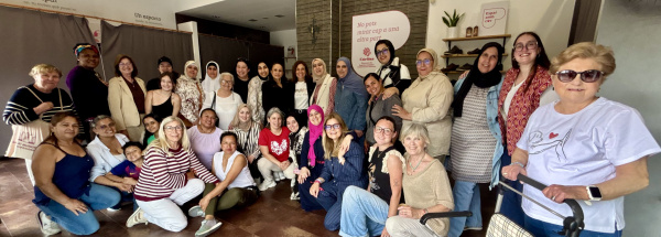la-alcaldesa-de-almassora-impulsa-la-convivencia-en-un-cafe-tertulia-con-caritas