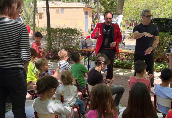 Tercera edición del Festival de la Familia reúne a decenas de familias en el parque Ribalta