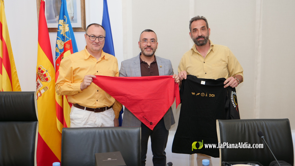 Bordegassos de Vilanova i la Geltr� visiten Vila-real en un acte de fraternitat entre ciutats germanes
