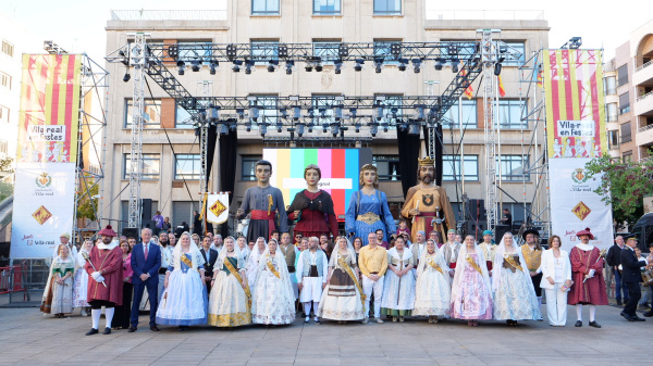 ofrenda-de-flores-a-san-pascual-en-vila-real-procesion-y-fogata-cierran-las-fiestas-patronales