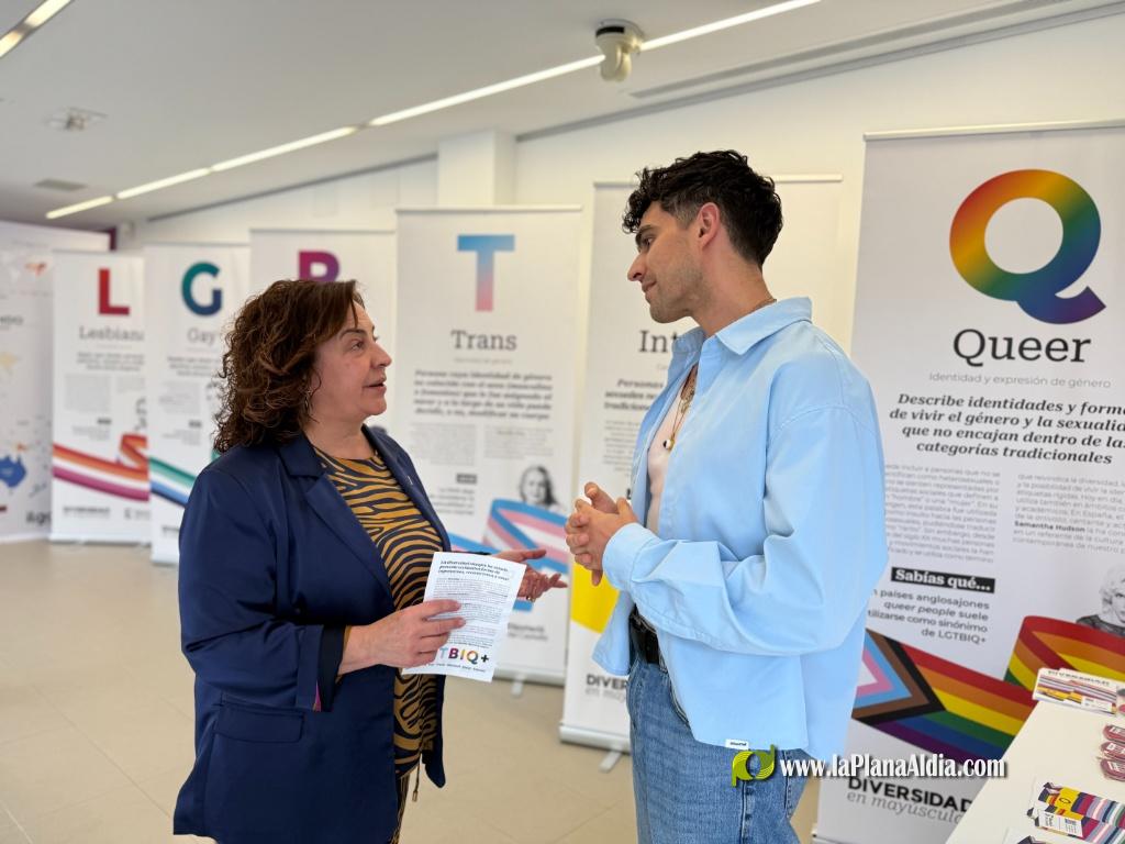 La Diputación de Castellón impulsa la exposición 'Diversidad en MAYÚSCULAS' con el fin de concienciar a la población sobre la diversidad sexual y de género