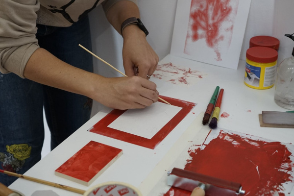 La UJI presenta en París la exposición Art per a aprendre sobre el patrimonio artístico del Col·legi d'Espanya