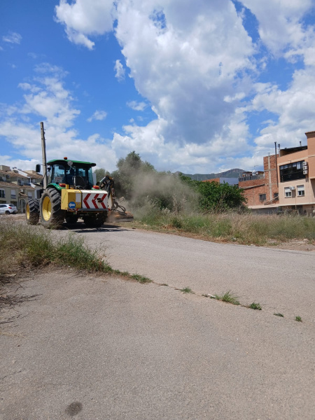 el-ayuntamiento-de-la-vall-d-uixo-inicia-la-campa-a-municipal-de-limpieza-y-desbroce-de-caminos-rurales