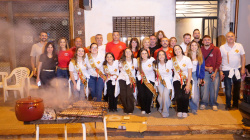 La Reina i les dames de la ciutat visiten la Nit de Xulla junt al batle Jos� Benlloch i altres representants municipals
